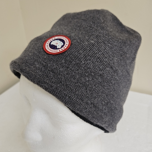 Canada Goose Standard Toque Hat Beanie in Iron Gray - Picture 7 of 12
